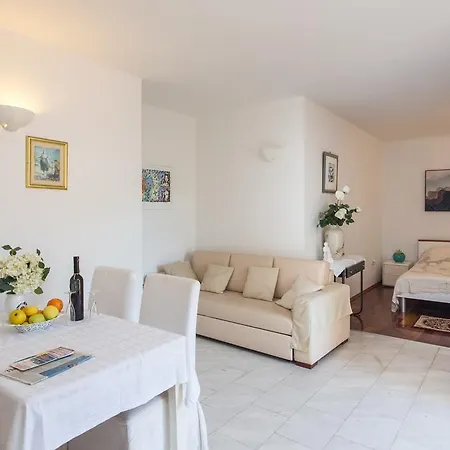 Apartment Pusic